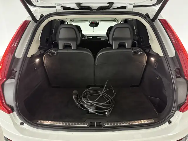 Volvo XC90 view 9