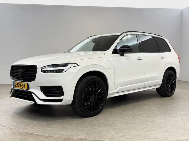 Volvo XC90 view 10