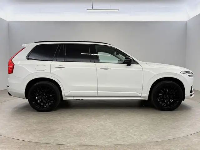 Volvo XC90 view 13