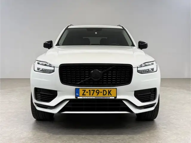 Volvo XC90 view 11