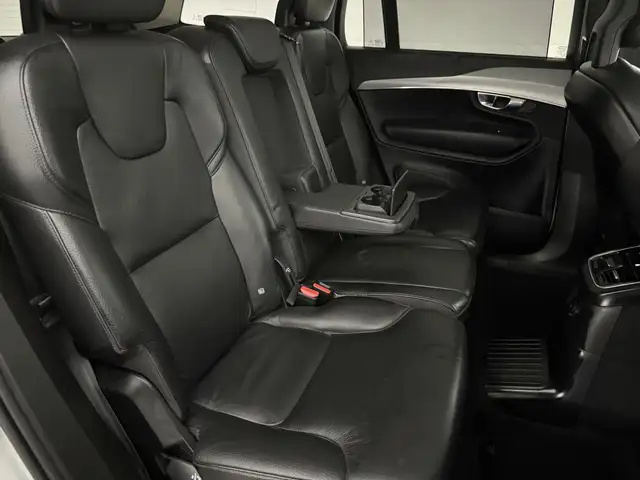 Volvo XC90 view 20