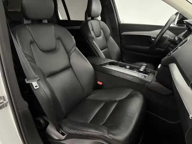 Volvo XC90 view 18