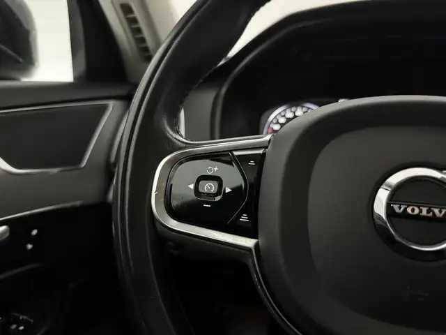 Volvo XC90 view 29