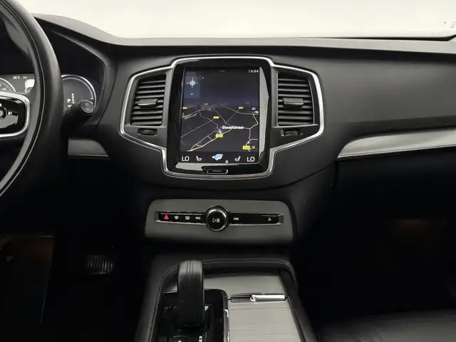 Volvo XC90 view 21
