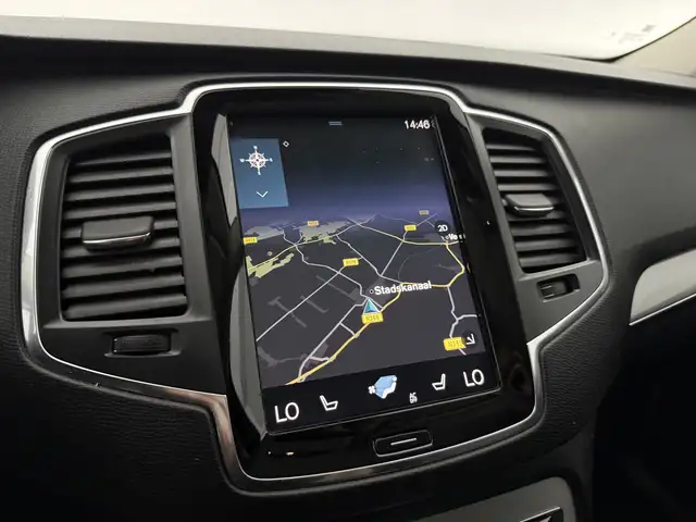 Volvo XC90 view 25