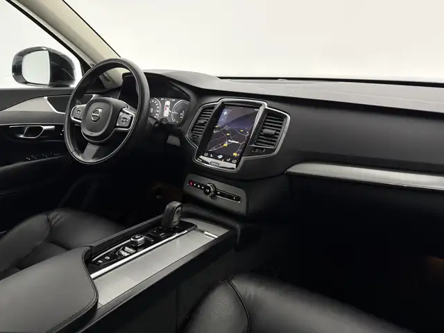 Volvo XC90 view 4