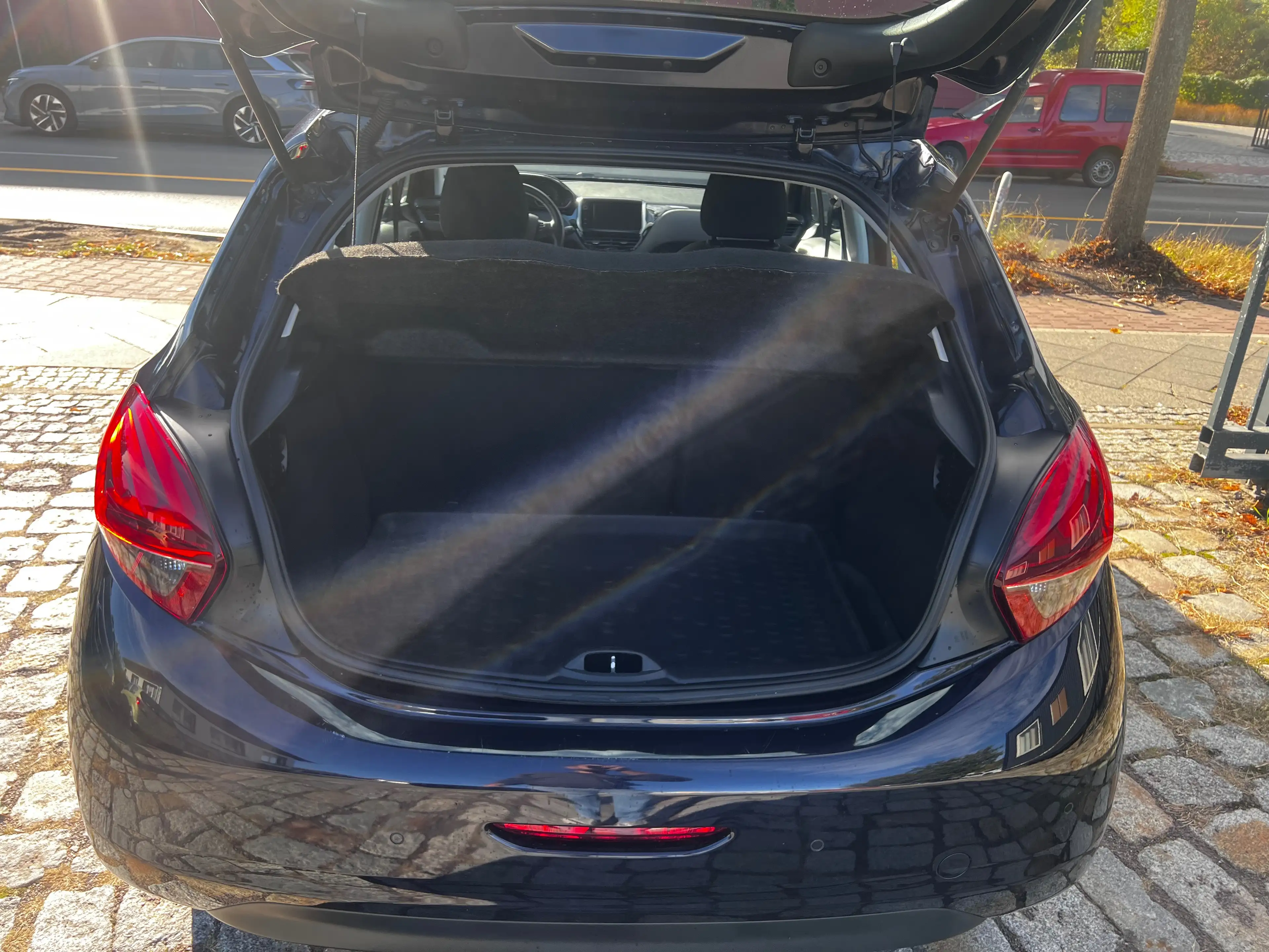Peugeot 208 Active — photo 9