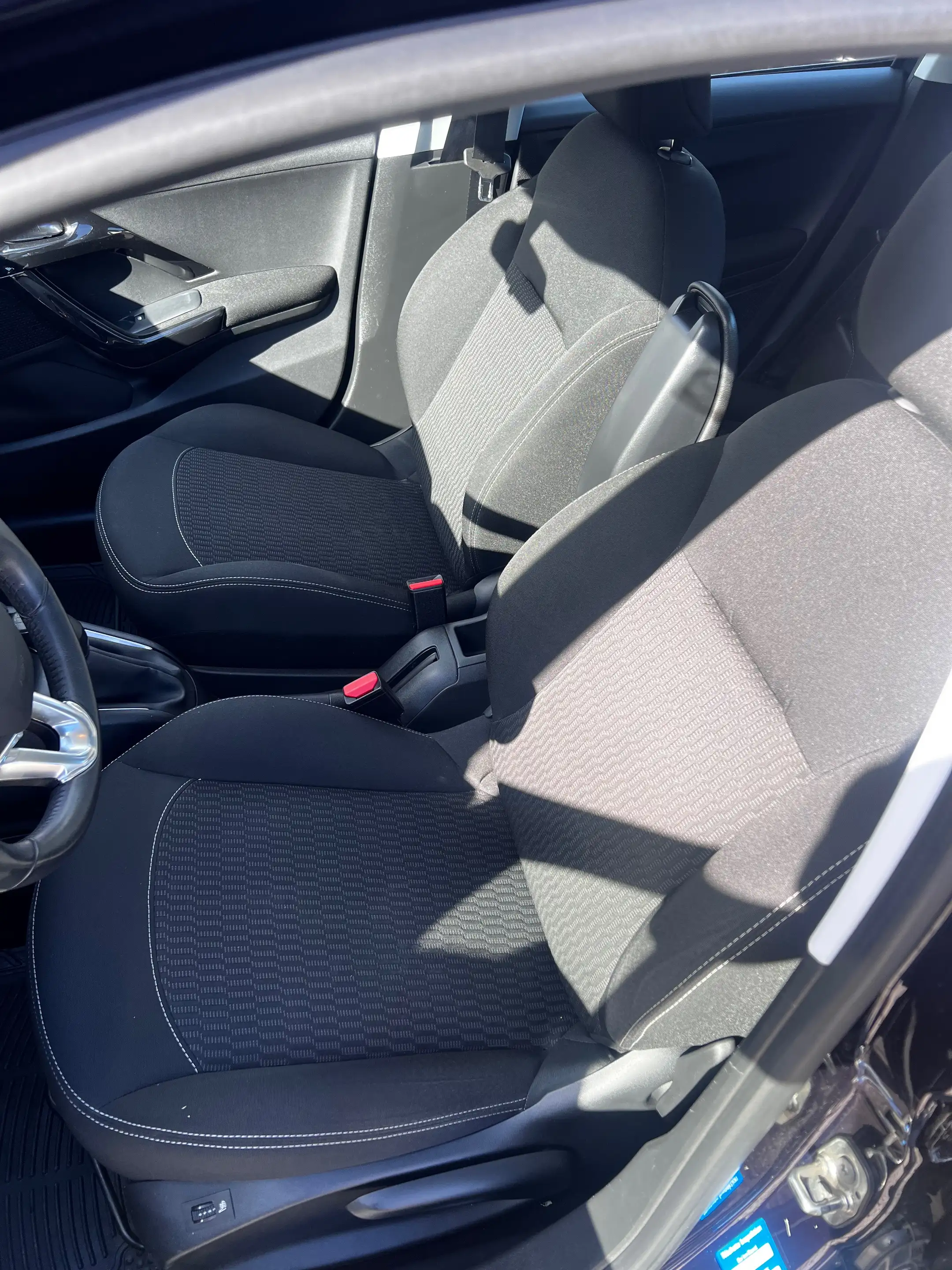Peugeot 208 Active — photo 10