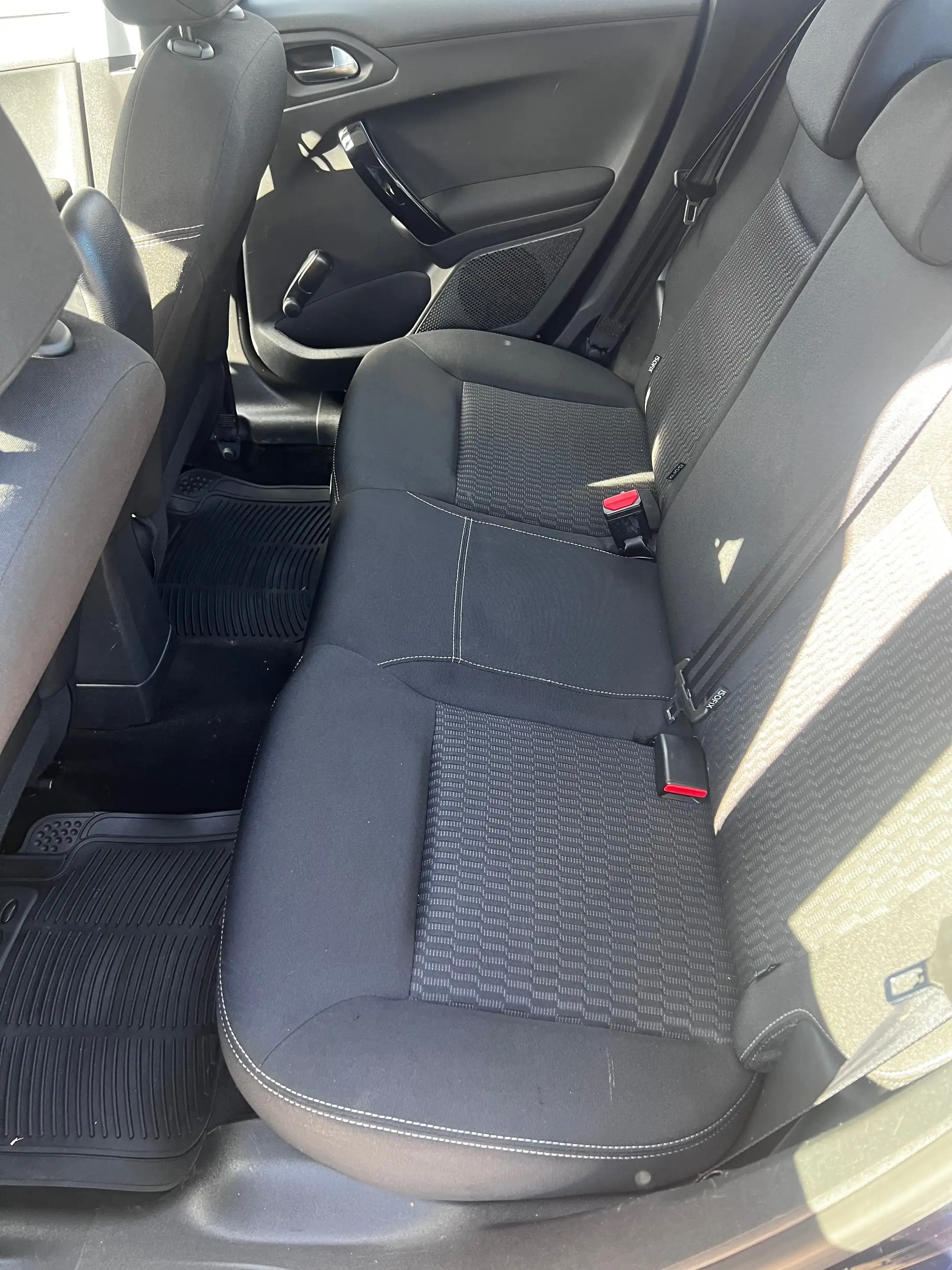 Peugeot 208 Active — photo 12