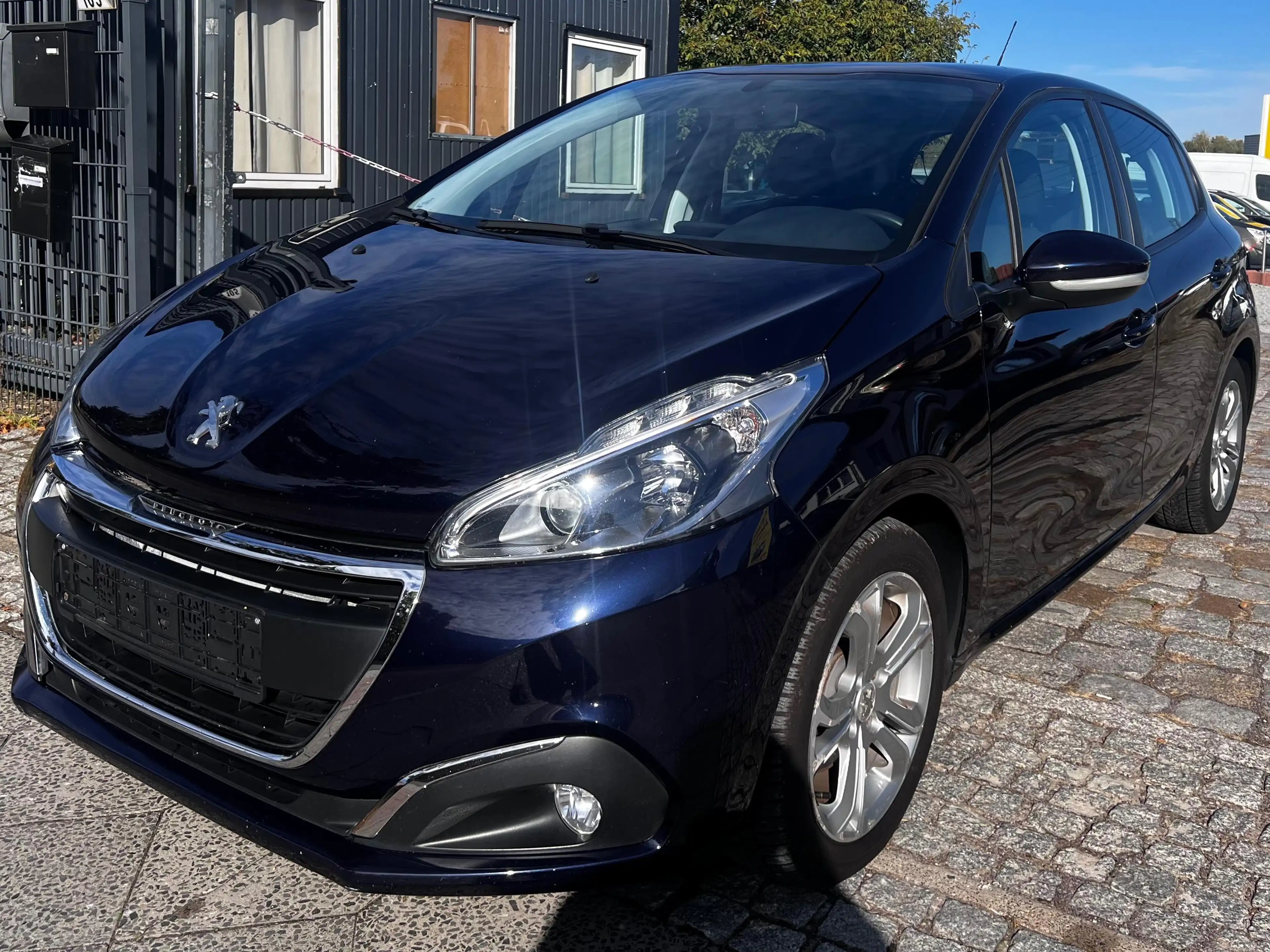 Peugeot 208 Active — photo 3