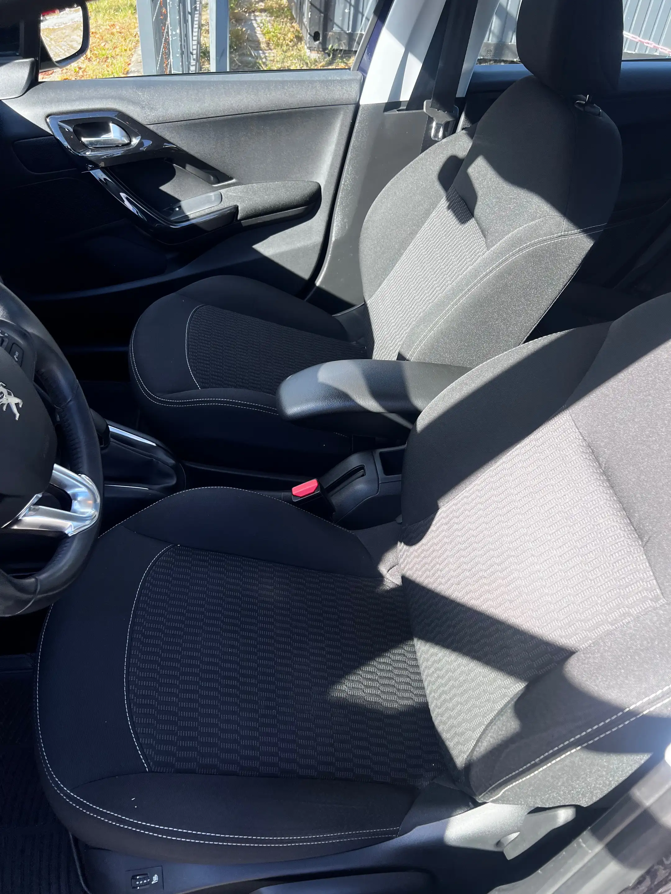 Peugeot 208 Active — photo 14