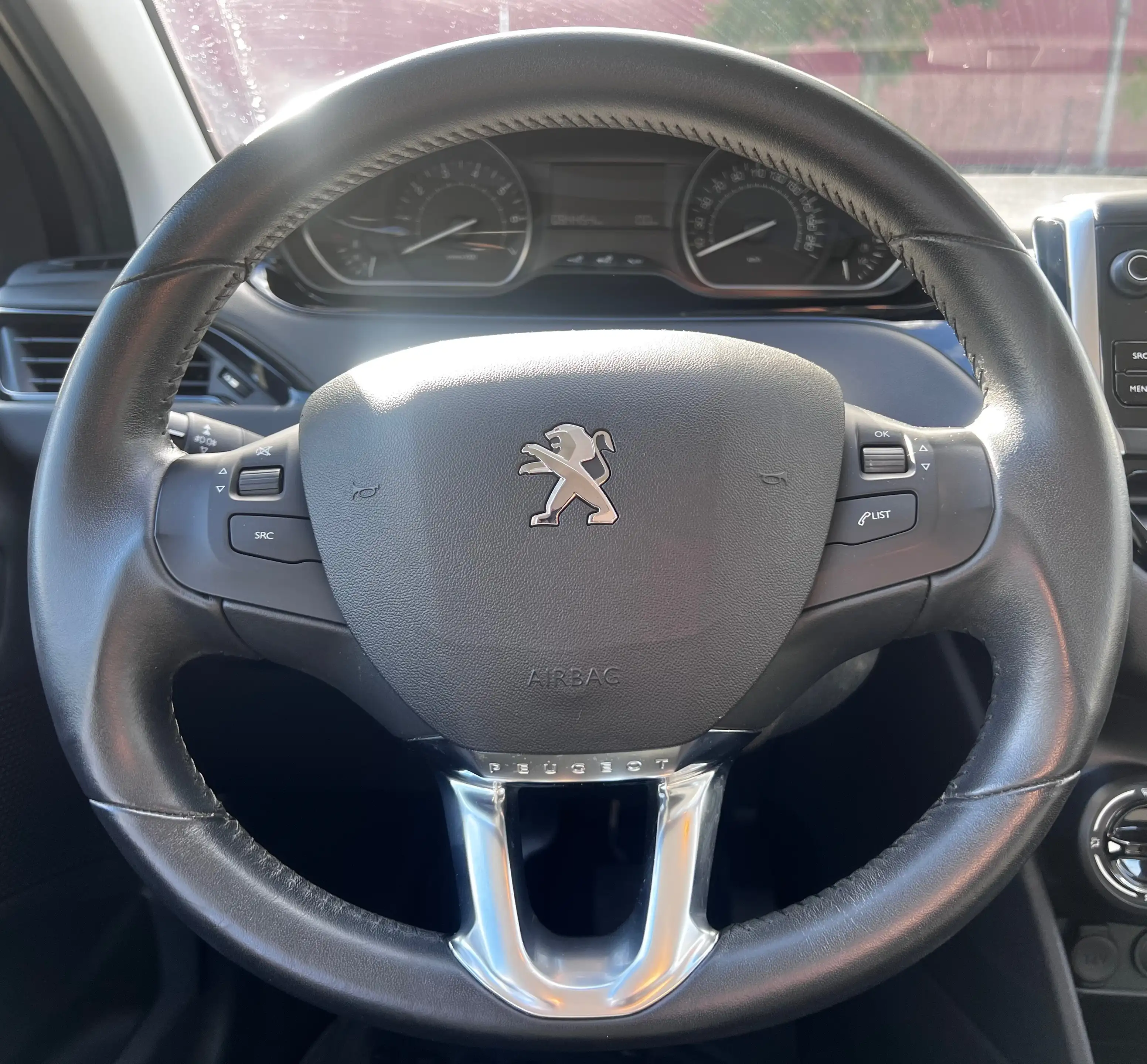 Peugeot 208 Active — photo 13
