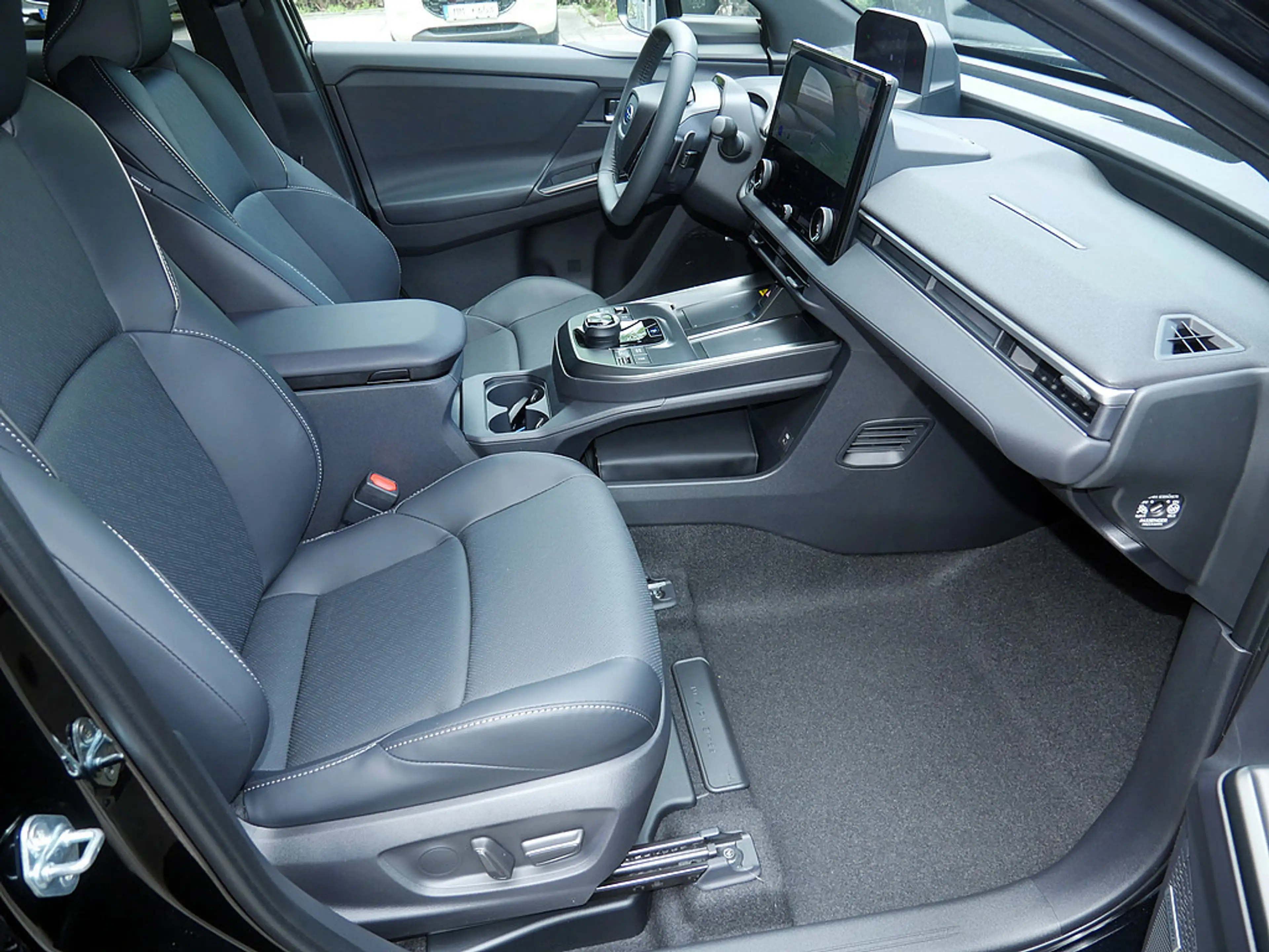Subaru Solterra 73 AWD Comfort H/K NAVI ACC LED 360° — photo 9