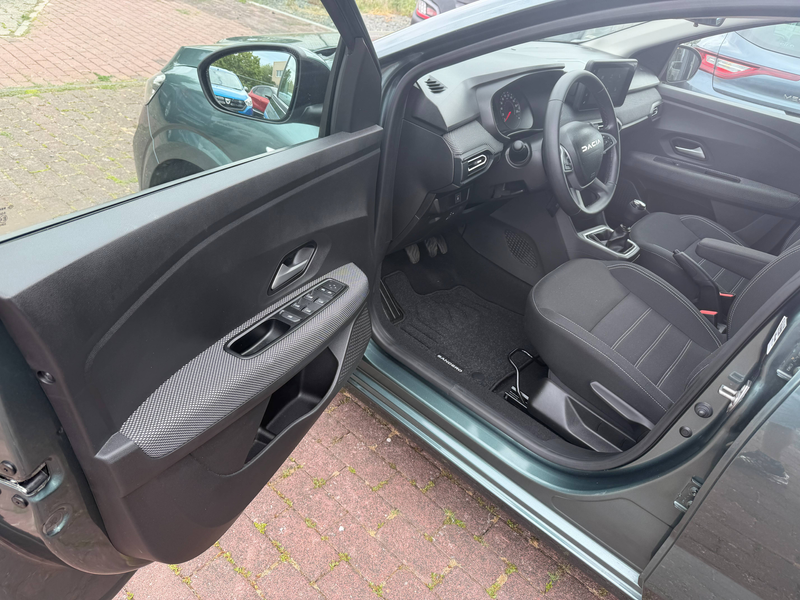Dacia Sandero Expression/Hagelschaden/Neu Service/Klimaautomatik — photo 13