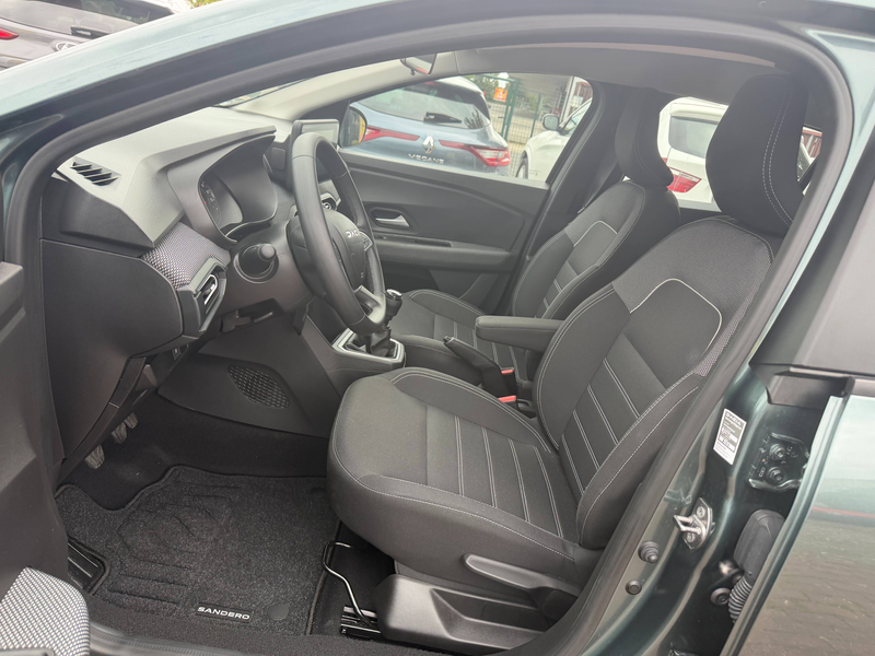 Dacia Sandero Expression/Hagelschaden/Neu Service/Klimaautomatik — photo 15