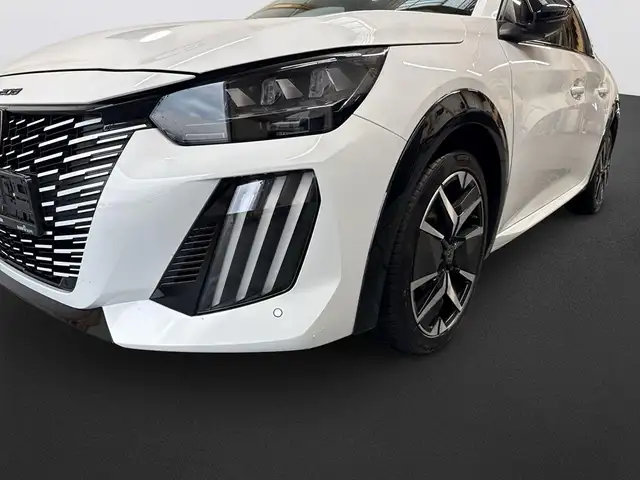 Peugeot 208 view 11