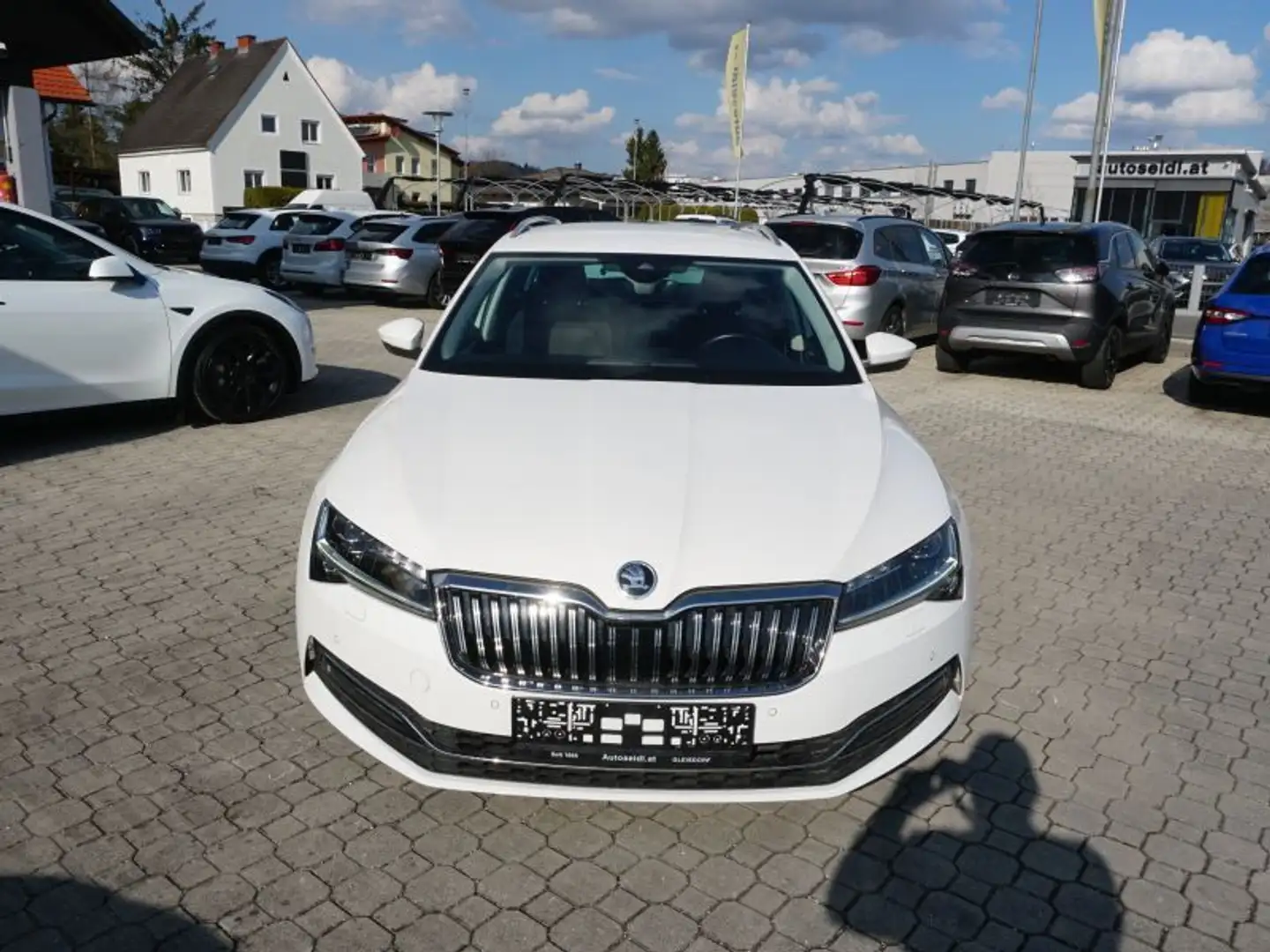 Skoda Superb Kombi 2,0 TDI Style *VIRTUAL+MATRIX+KAMERA* Weiß - 2