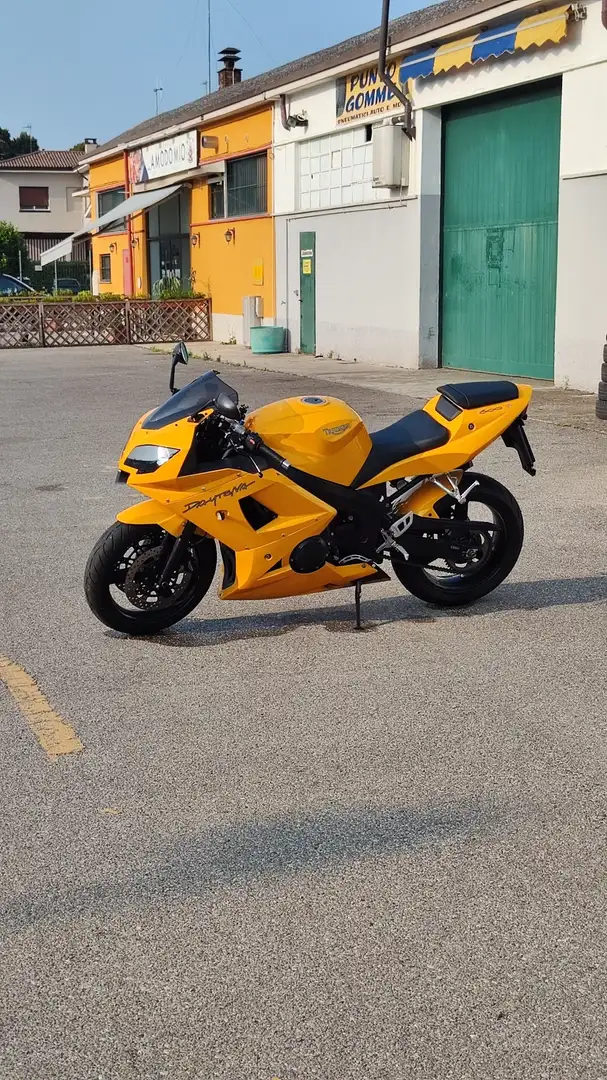 Triumph Daytona 600 Jaune - 1