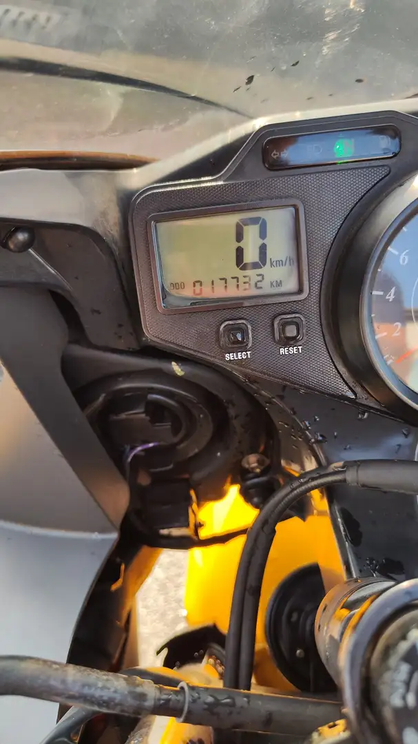 Triumph Daytona 600 Jaune - 2