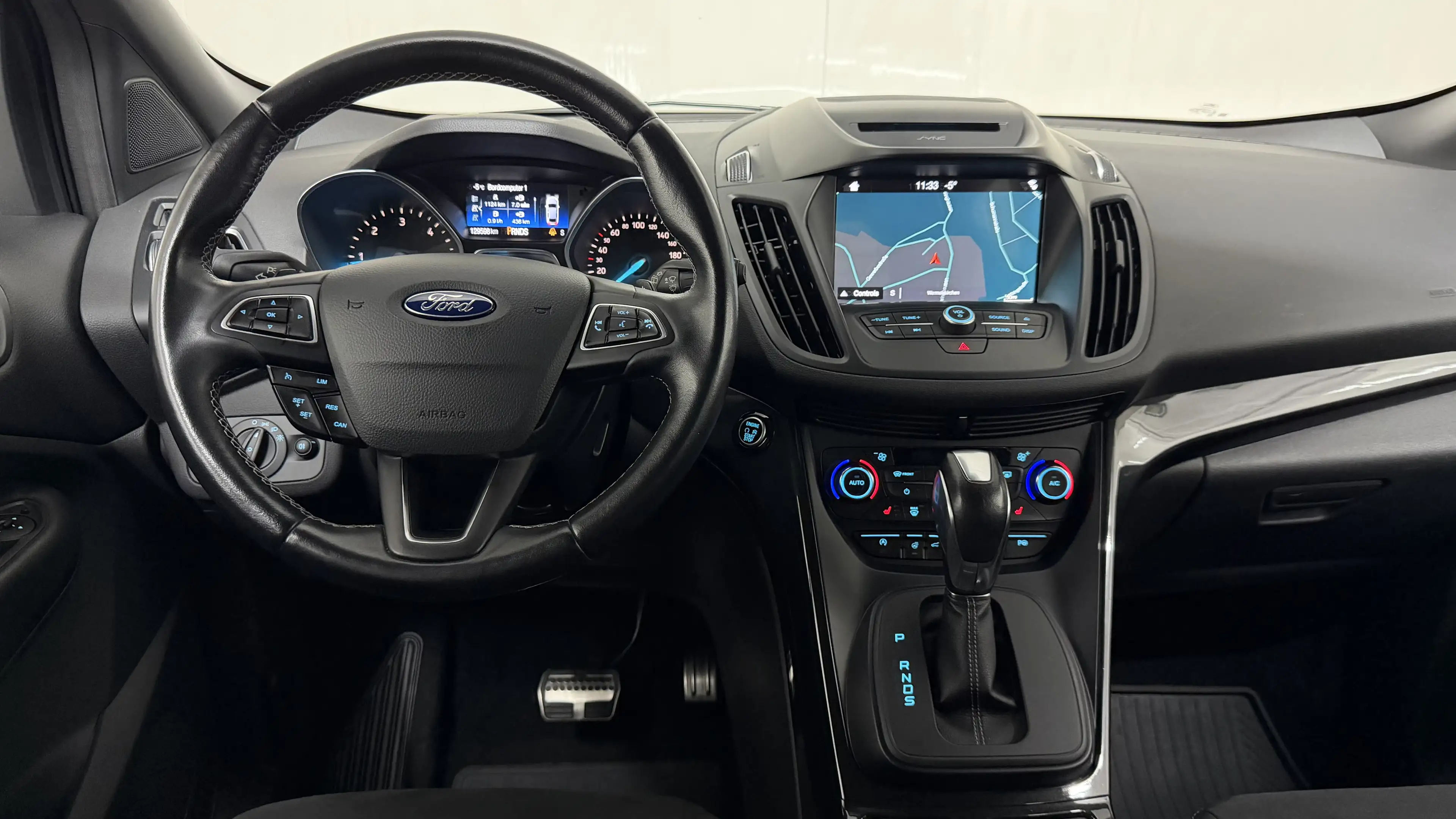 Ford Kuga ST-Line 2.0 TDCi XENON*SHZ*NAVI*PDC*TEMP*AHK*PANO — photo 11
