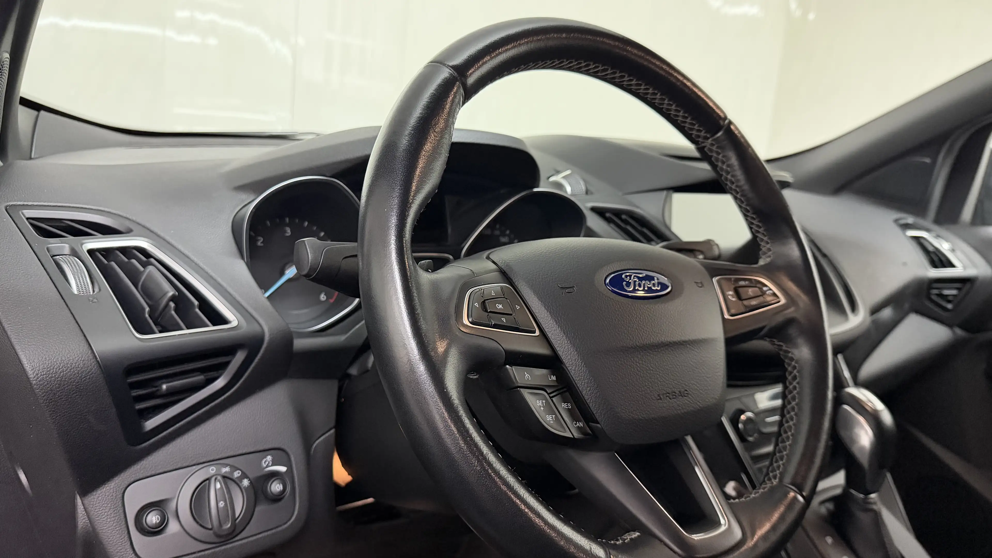 Ford Kuga ST-Line 2.0 TDCi XENON*SHZ*NAVI*PDC*TEMP*AHK*PANO — photo 8