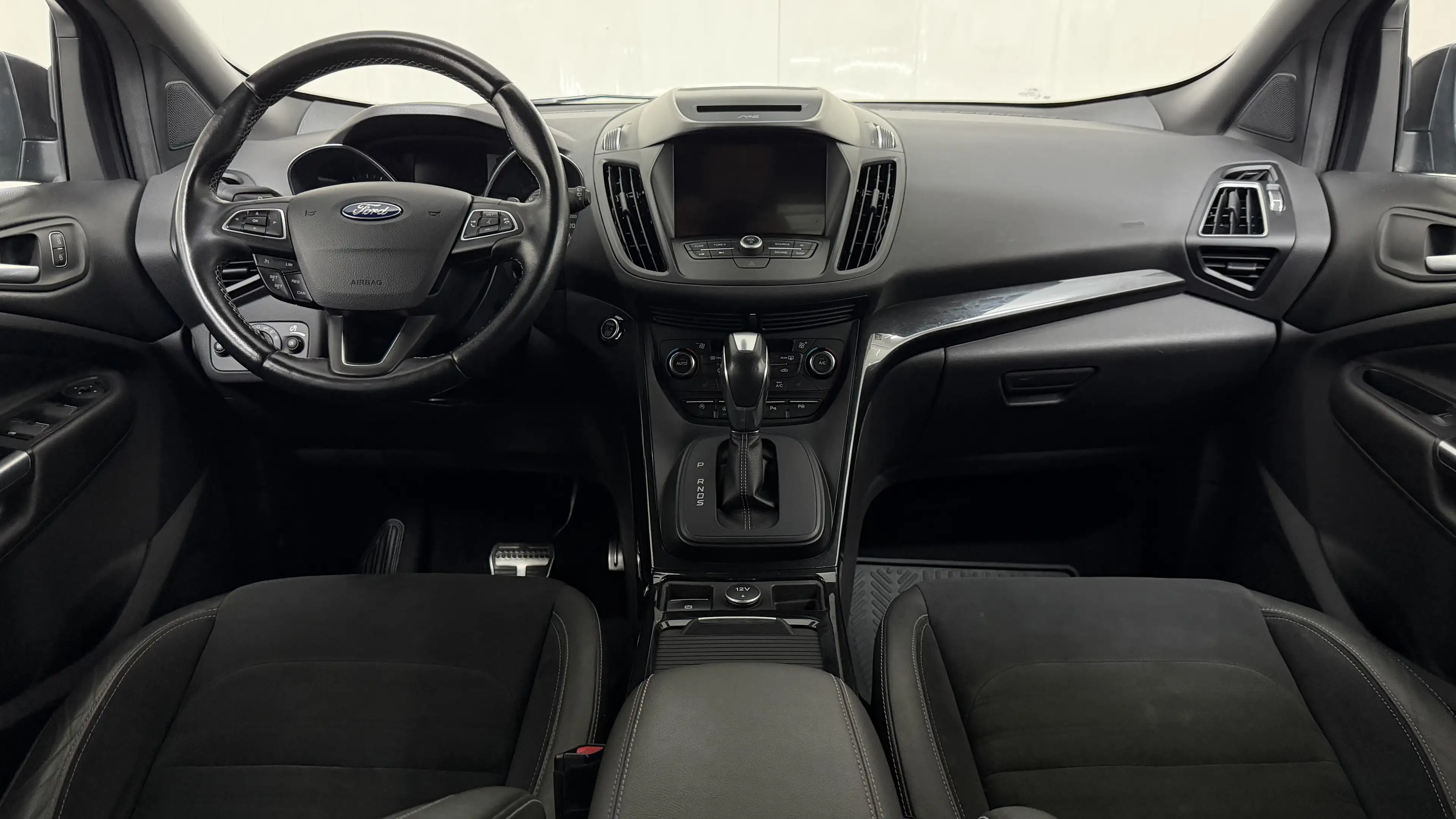 Ford Kuga ST-Line 2.0 TDCi XENON*SHZ*NAVI*PDC*TEMP*AHK*PANO — photo 10