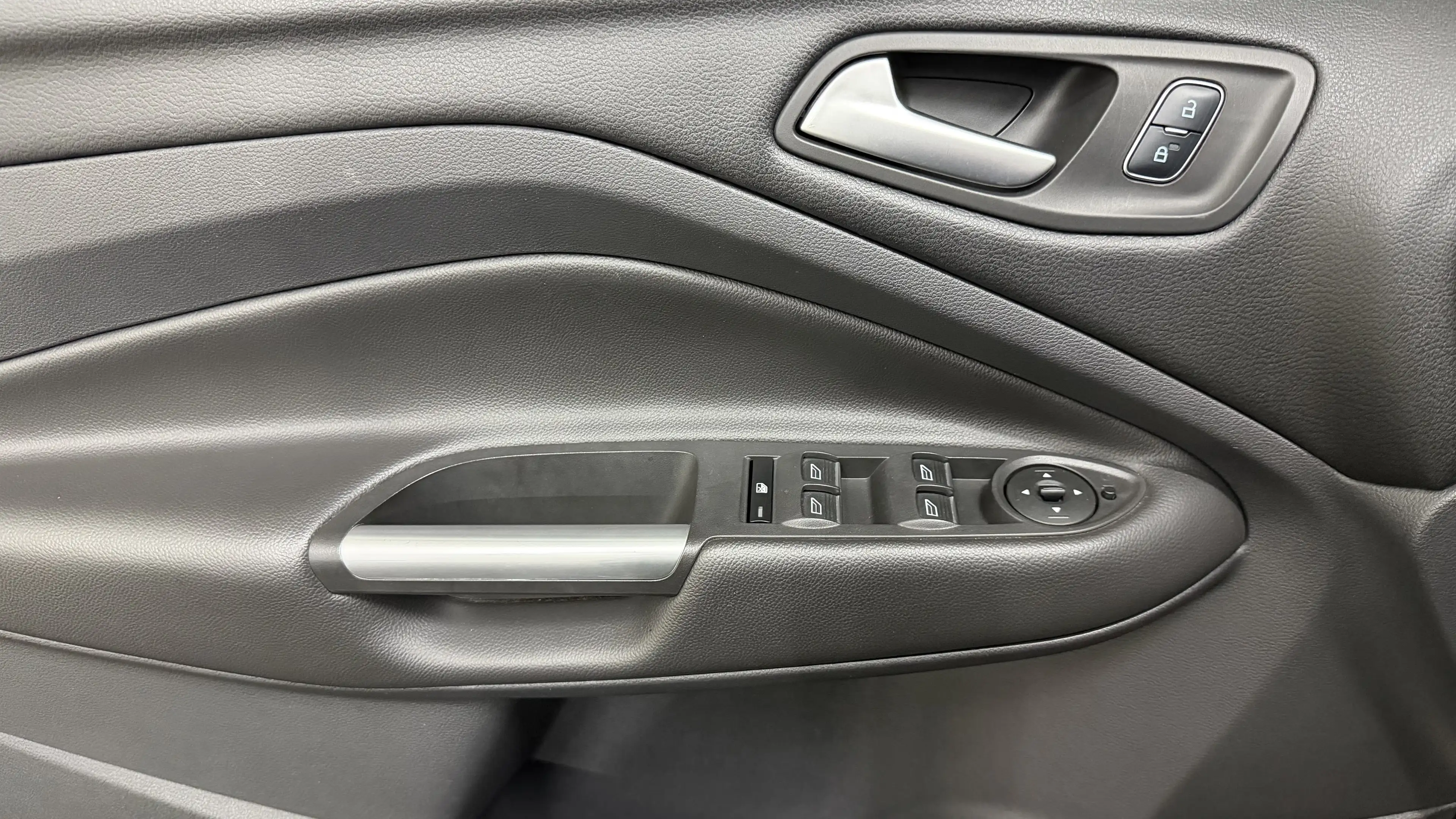 Ford Kuga ST-Line 2.0 TDCi XENON*SHZ*NAVI*PDC*TEMP*AHK*PANO — photo 7