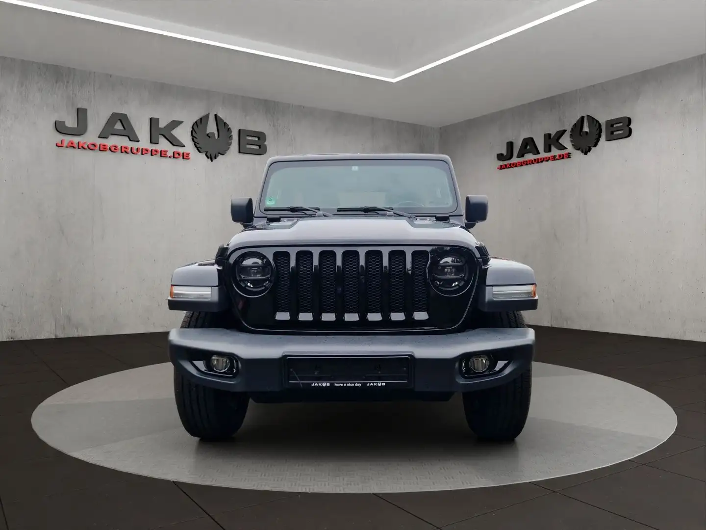 Jeep Wrangler Unlimited Sahara Schwarz - 2