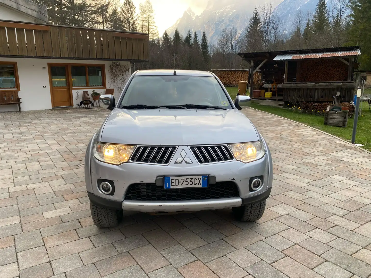 Mitsubishi L200 L200 Cab IV 2010d. cab 2.5 di-d Intense Plus 178cv Plateado - 2