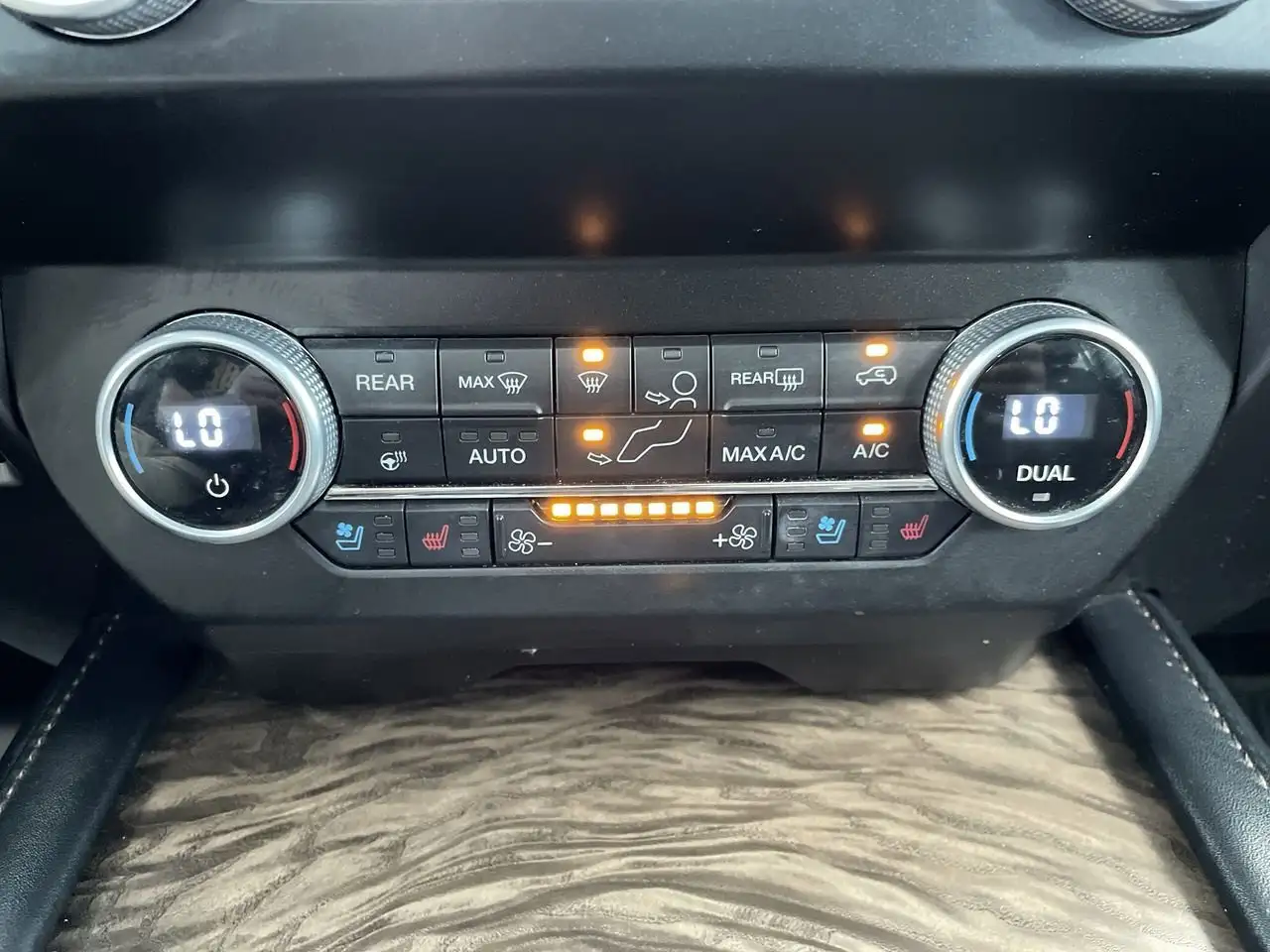Ford Expedition снимка Ford Expedition