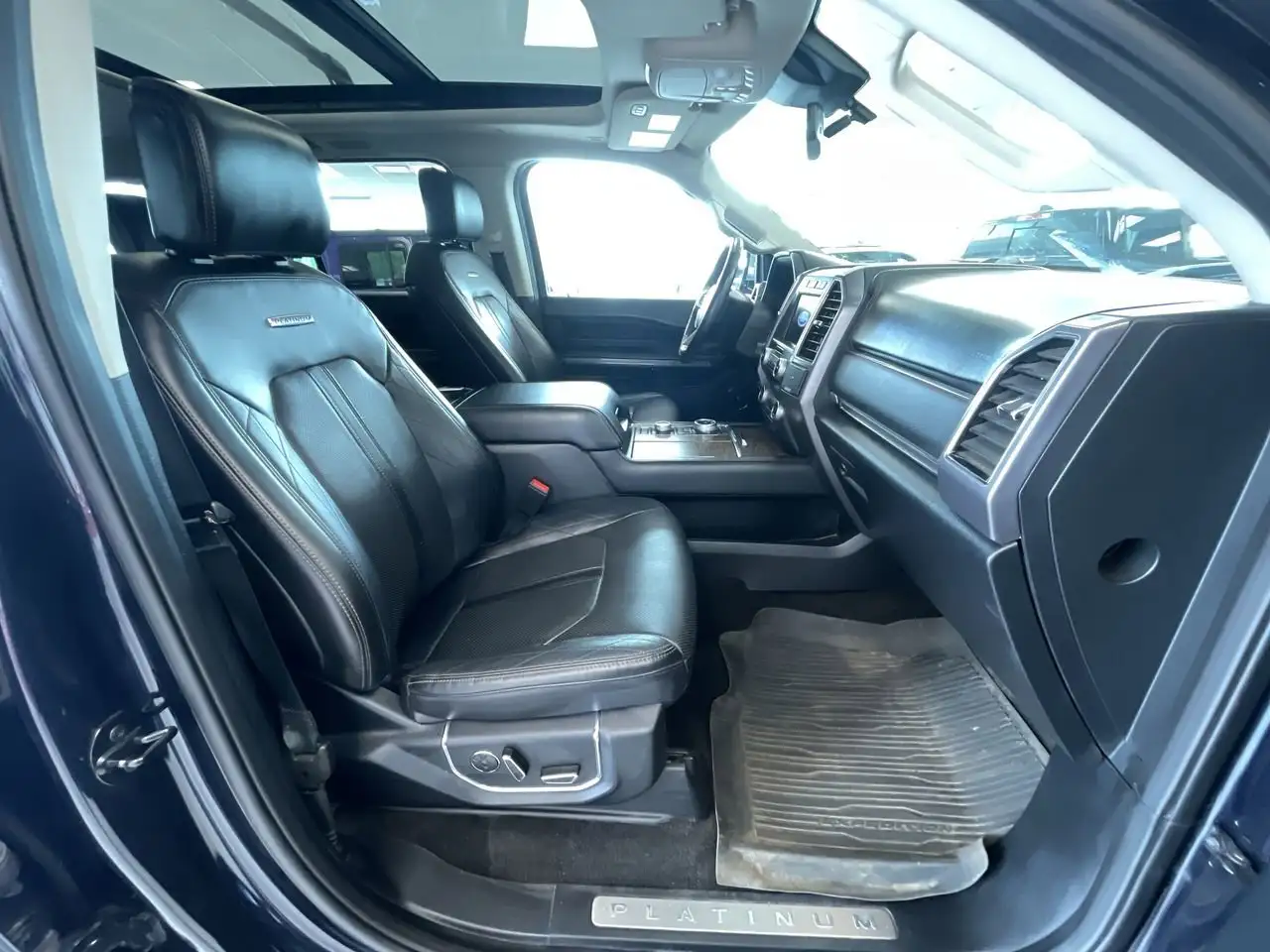 Ford Expedition снимка Ford Expedition