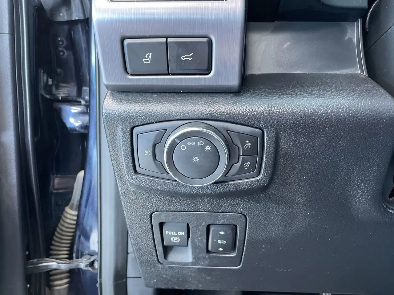 Ford Expedition снимка Ford Expedition