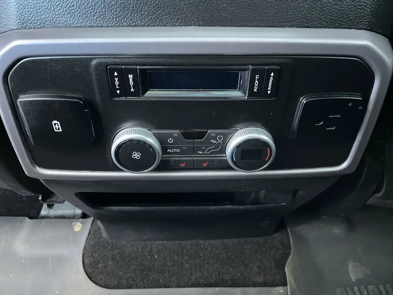 Ford Expedition снимка Ford Expedition