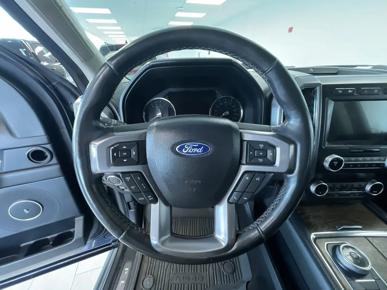 Ford Expedition снимка Ford Expedition