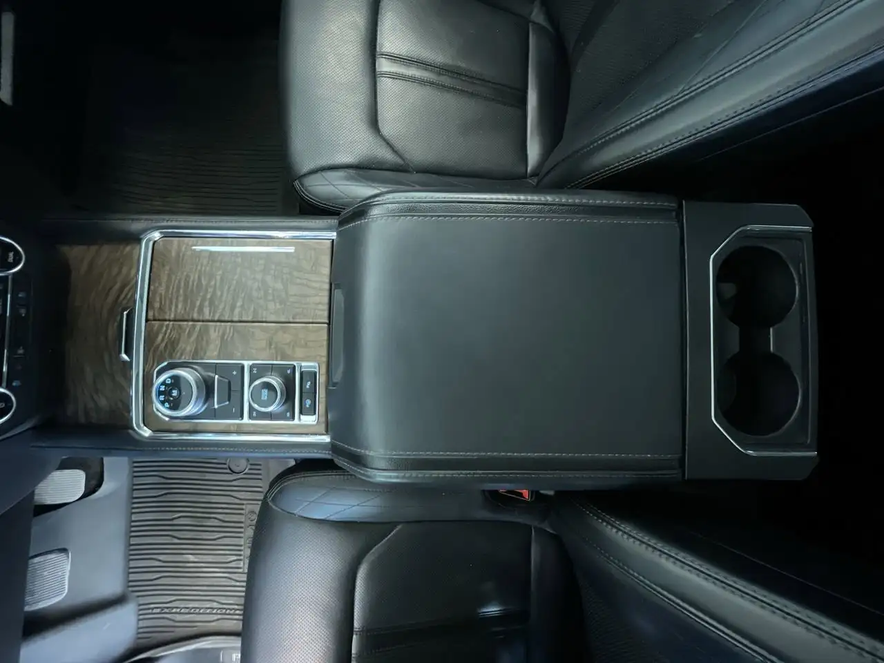 Ford Expedition снимка Ford Expedition