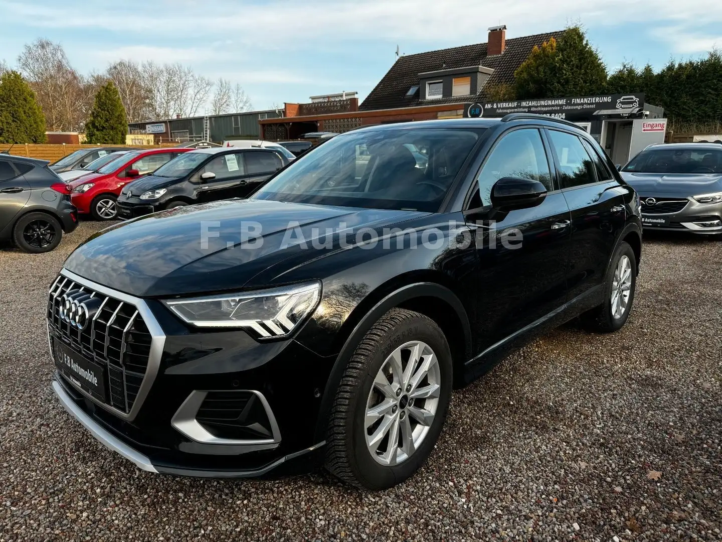 Audi Q3 35 TFSI advanced/RFK/AHK/NAVI/UVM.. Noir - 2