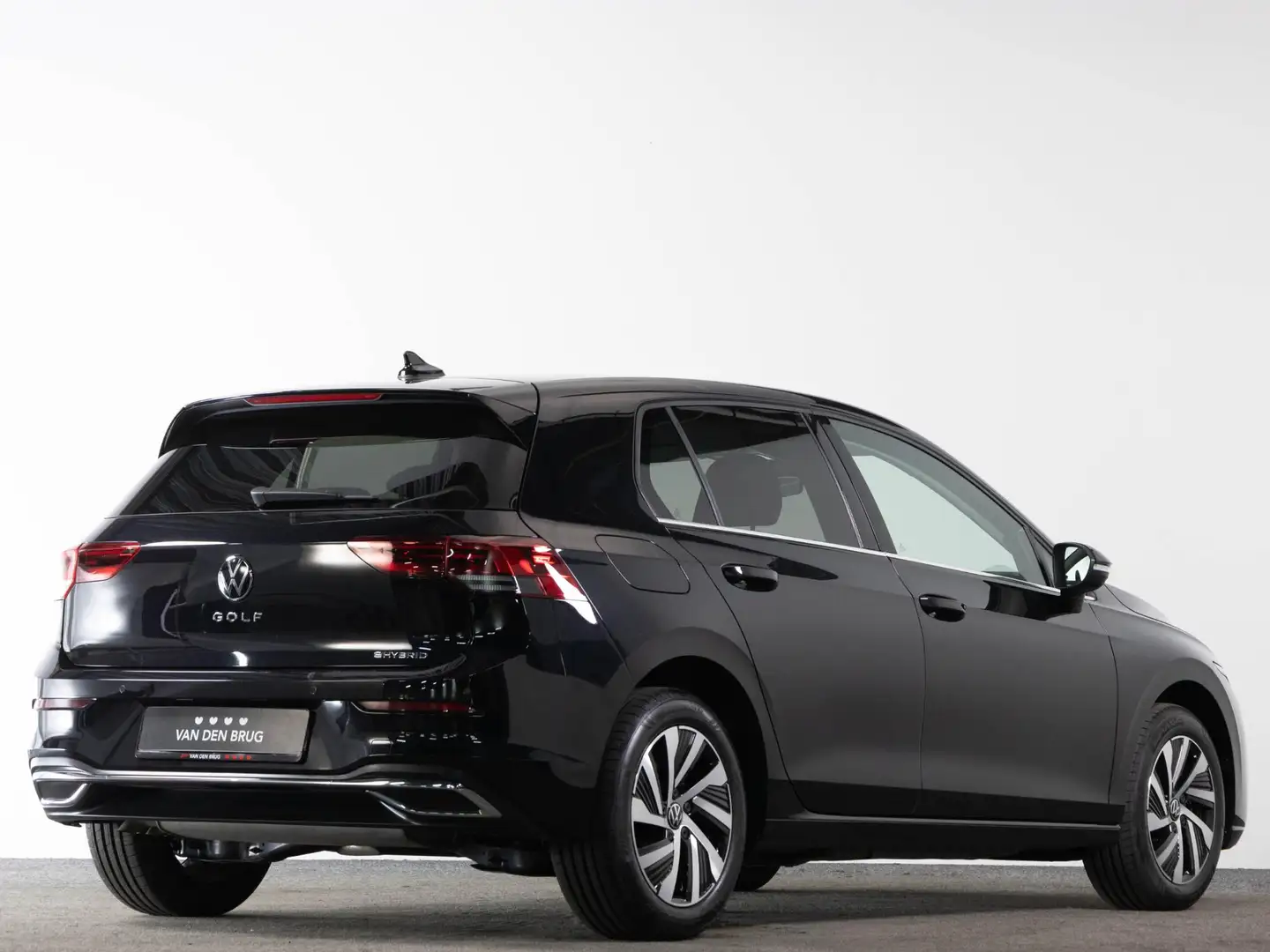 Volkswagen Golf Style 1.4 eHybrid 204 pk Automaat | IQ-LED | Adapt Zwart - 2