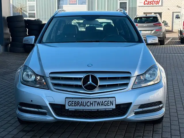 Mercedes-Benz C view 2