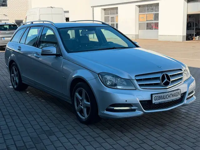 Mercedes-Benz C view 3