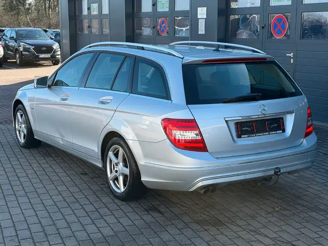 Mercedes-Benz C view 4