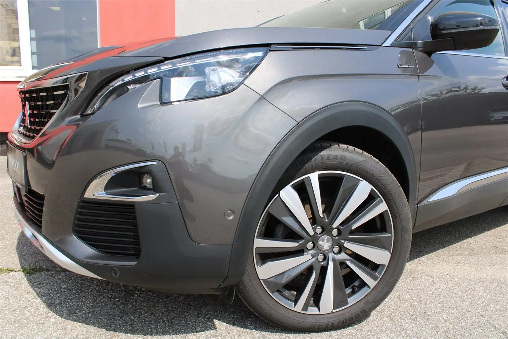 Peugeot 5008 1,2 PureTech 130 S&S 6-Gang ECO GT Line Gris - 2