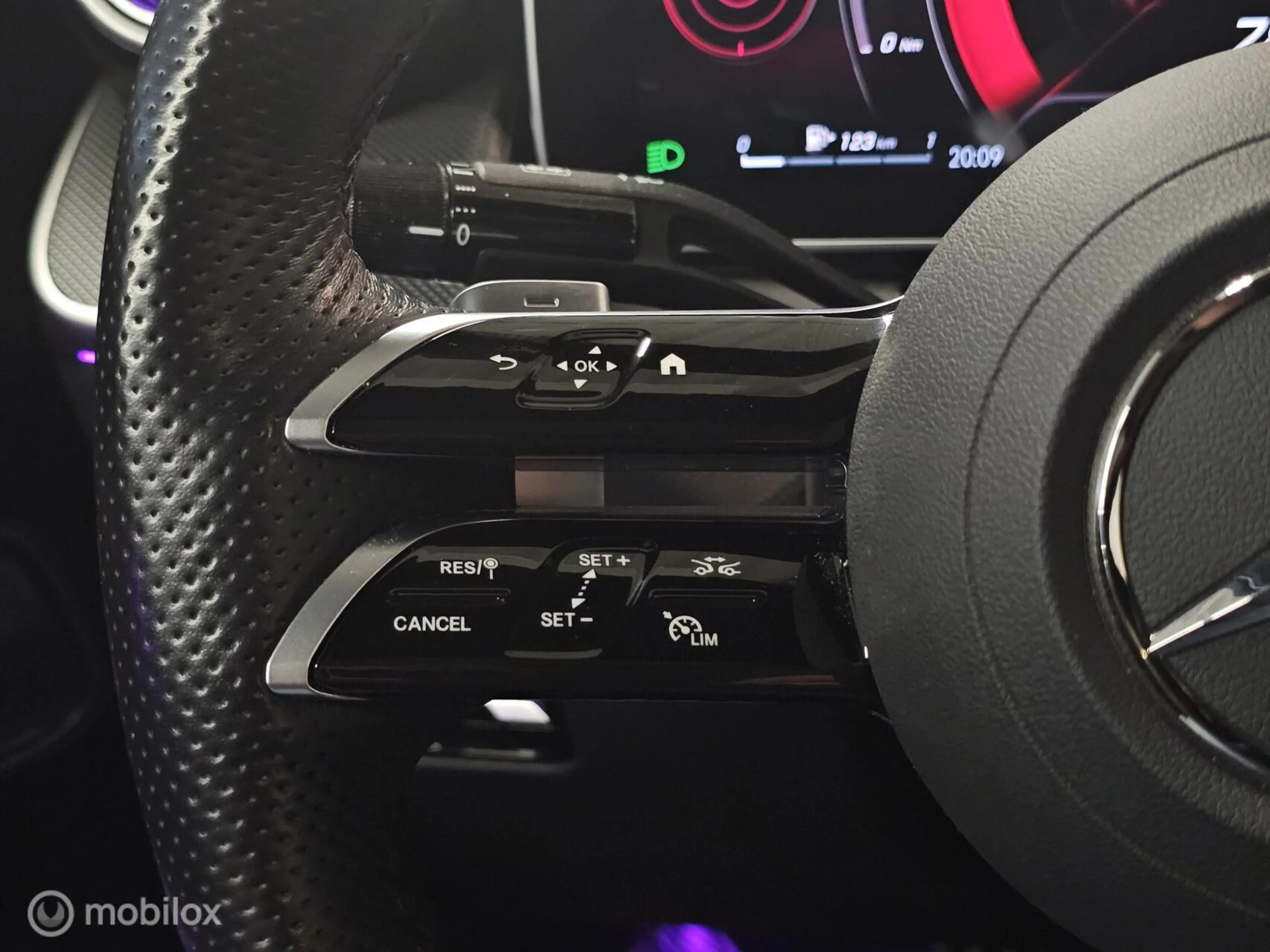 Mercedes-Benz GLC 300 Coupé 4MATIC AMG Line Panorama/Burmester/Memory — photo 32