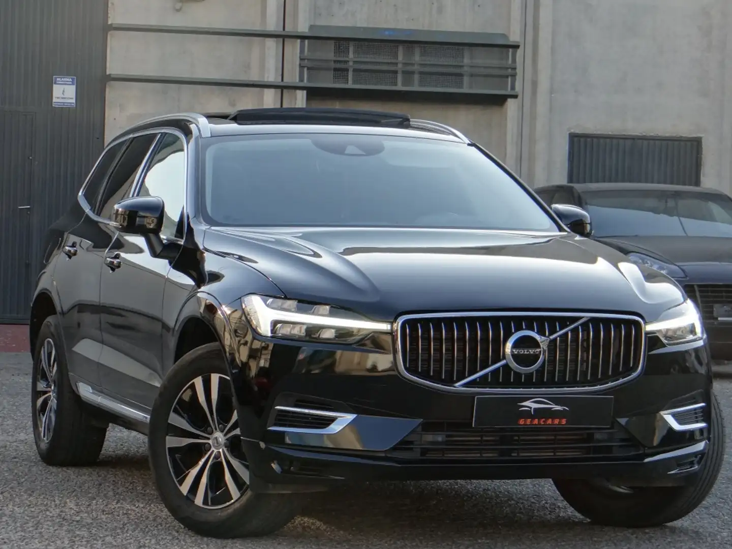 Volvo XC60 T6 Recharge Inscription Expression Zwart - 1