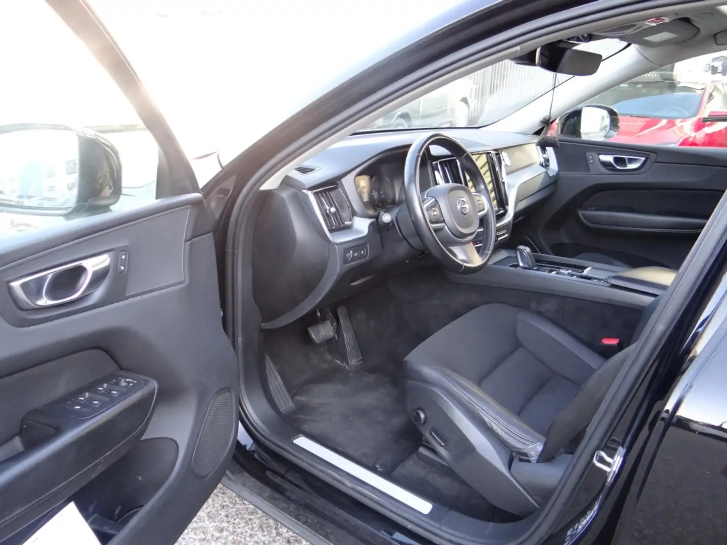 Volvo XC60 T6 Recharge Inscription Expression Zwart - 2
