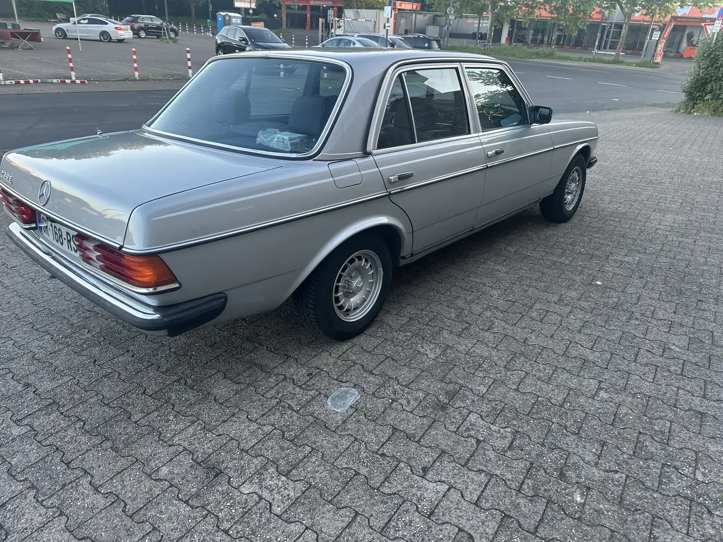 Mercedes-Benz 230 Oldtimer w123 Gri - 2