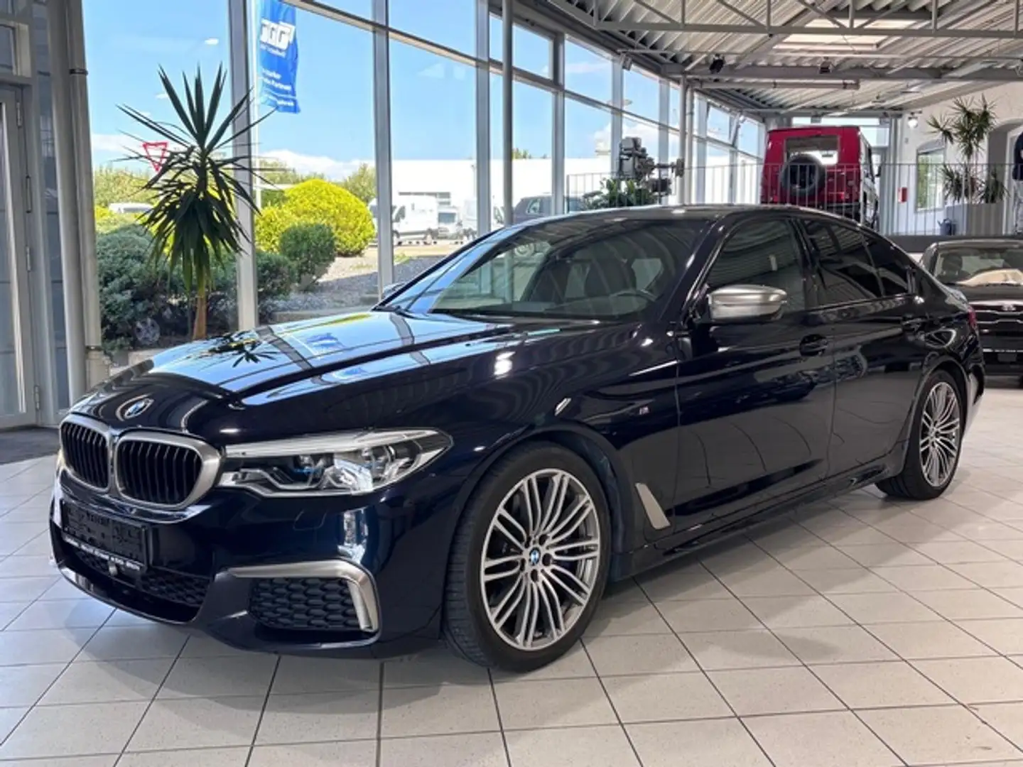 BMW M550 xDrive Schadow Line Schwarz - 2