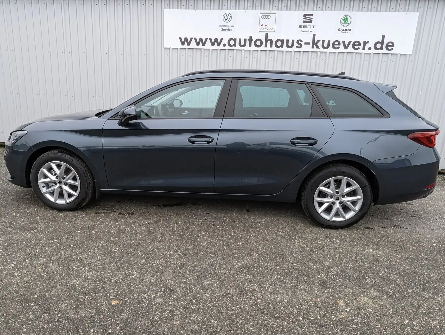 SEAT Leon ST 1.5 eTSI DSG Style GRA+LED+Shzg.+Einpark APP+DA Grau - 2