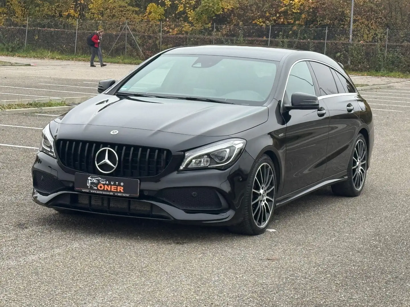 Mercedes-Benz CLA Shooting Brake CLA 180 AMG-Line Schwarz - 2