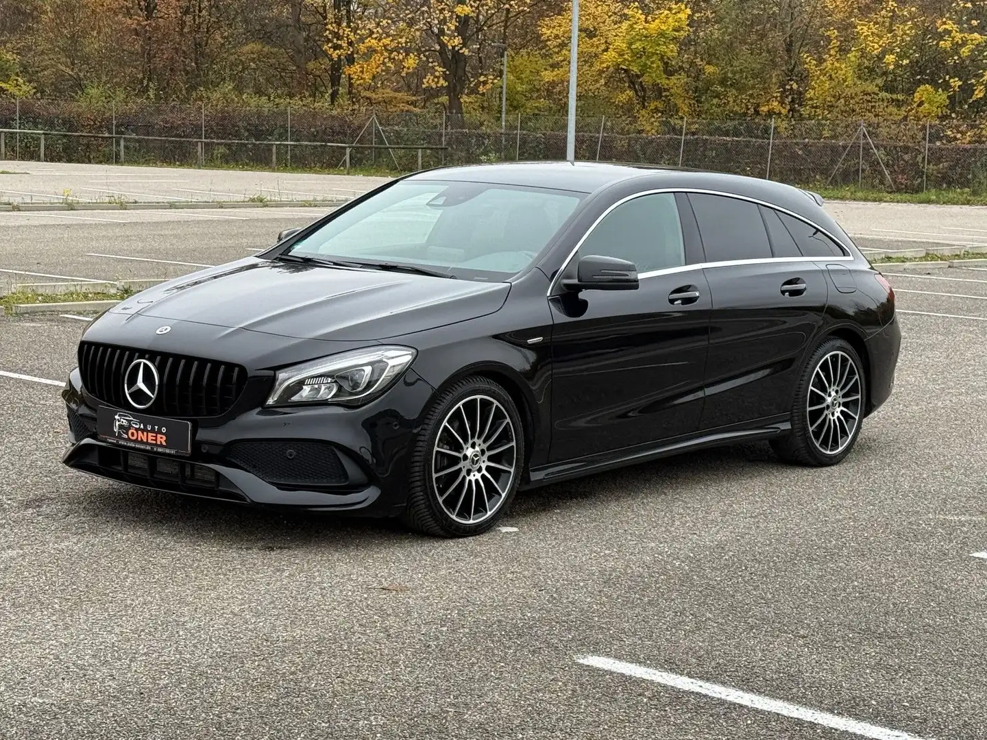 Mercedes-Benz CLA Shooting Brake CLA 180 AMG-Line Schwarz - 1