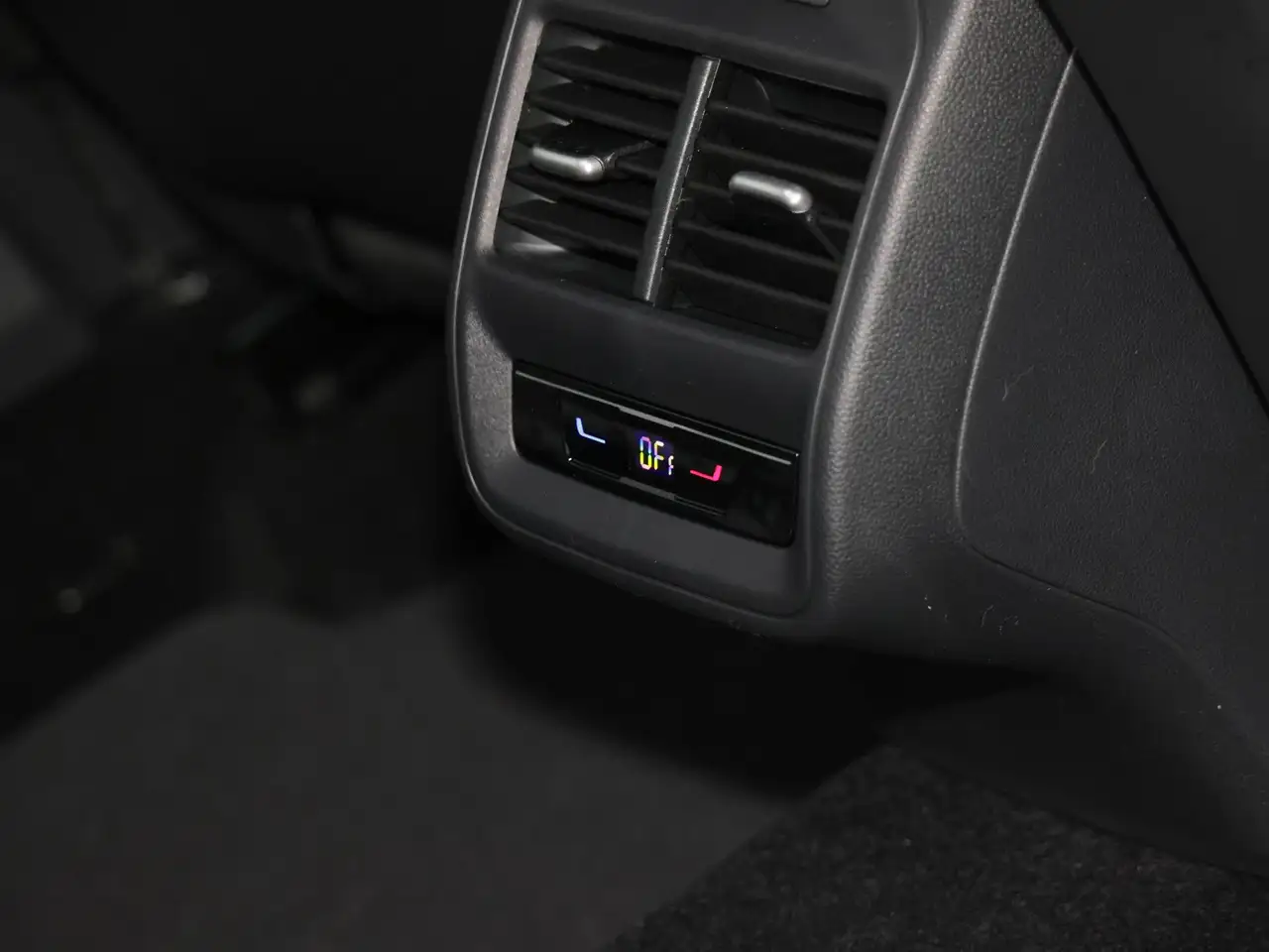 Volkswagen Passat Variant Passat 2.0TDI R-LINE +TAGESZULASSUNG+AHK+WINTERRÄD 13